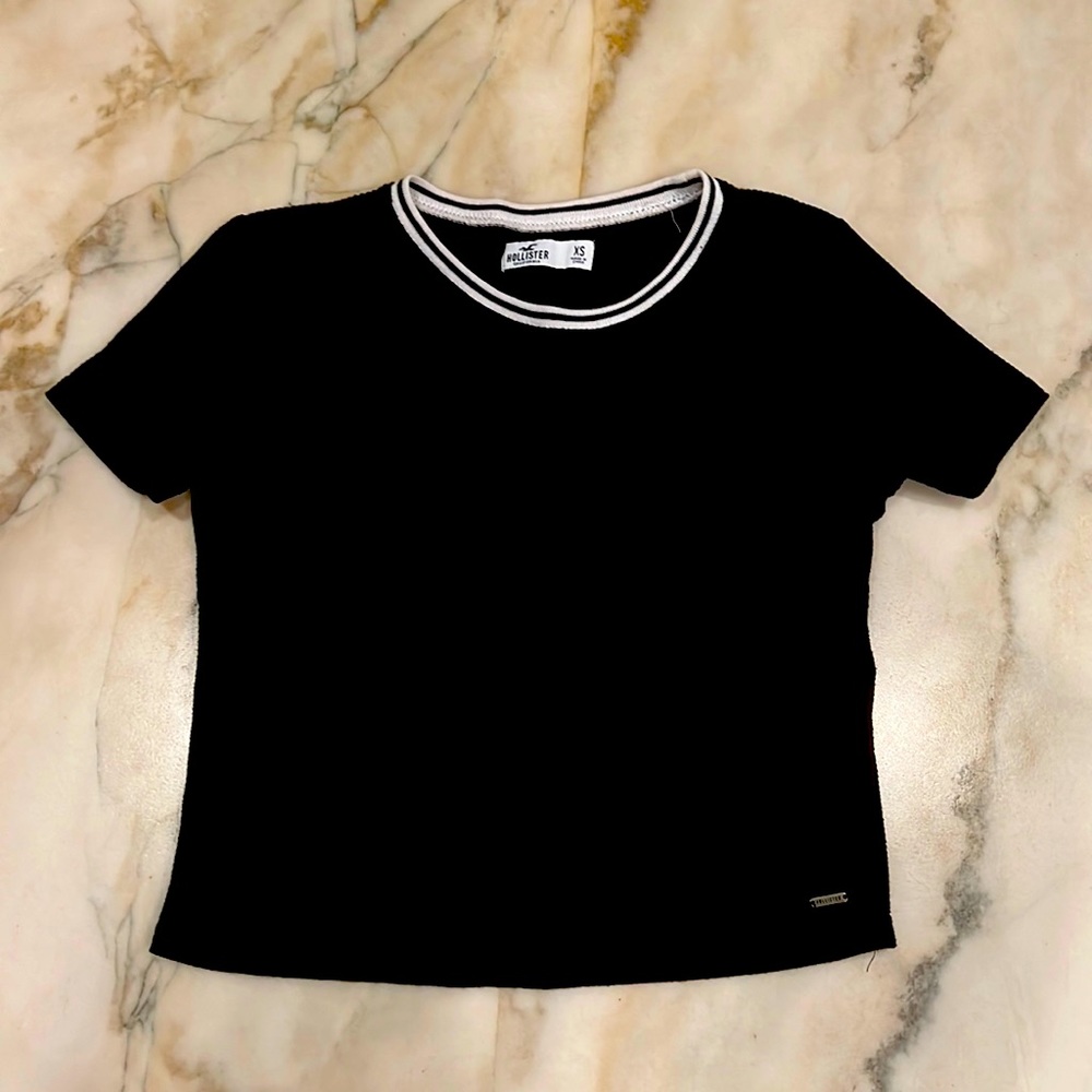 Hollister waffle weave XS cropped t-shirt.  Very good condition (minor wear)